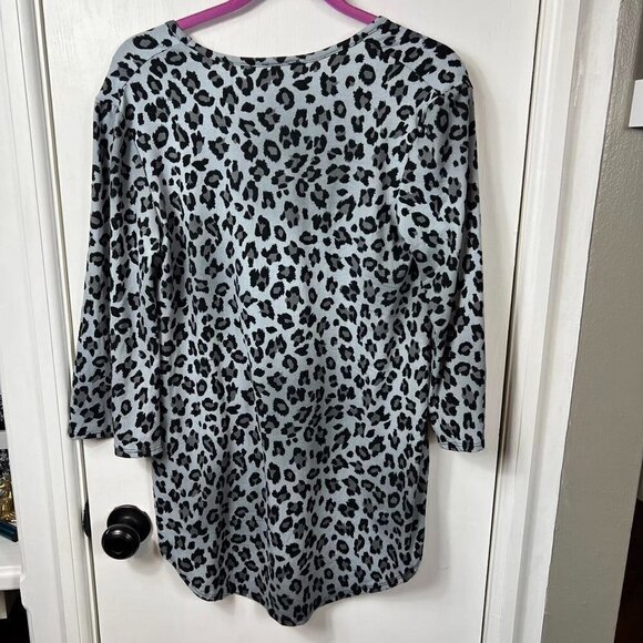 Jordan Taylor white black leopard v-neck tunic 3/4 sleeve size small - Picture 6 of 6